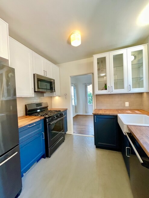 Photo - 2437 Arthur St