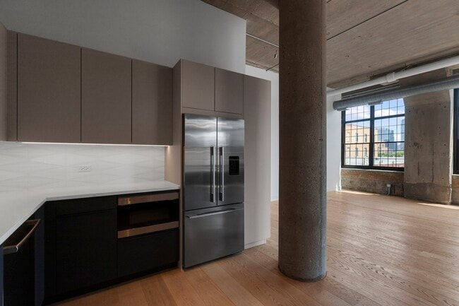 Photo - 17 N Loomis St