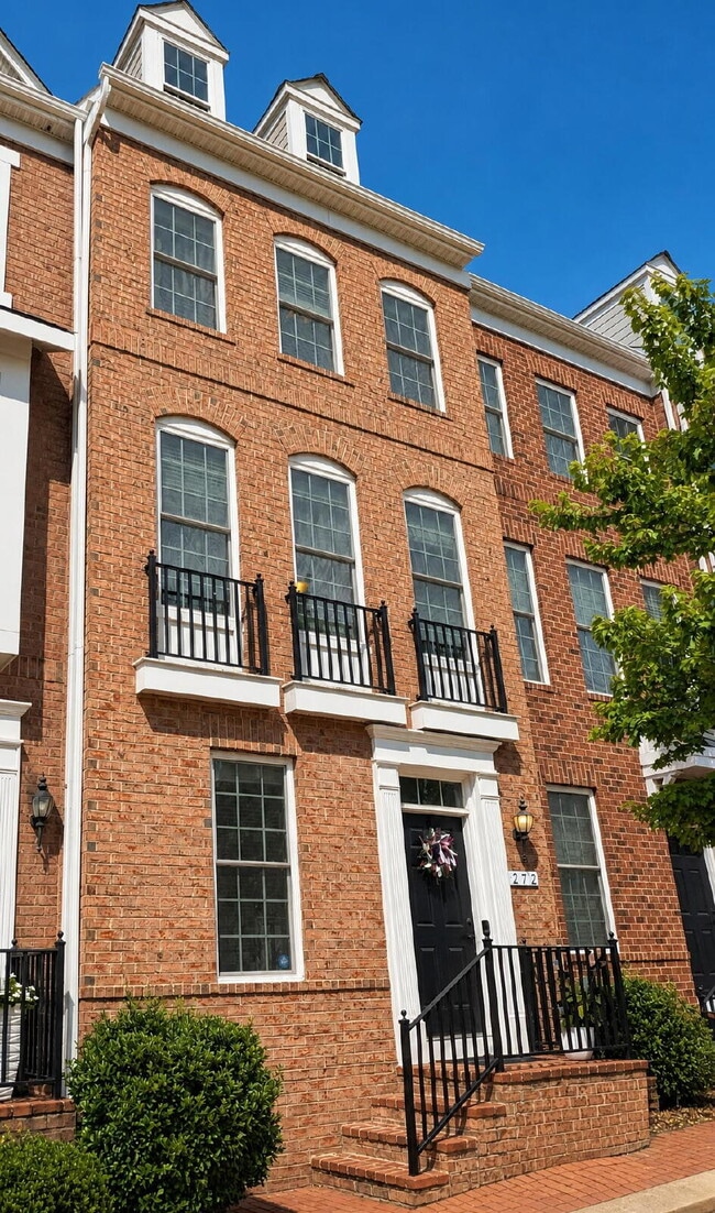 Building Photo - Luxury 4-Level Townhome with Rooftop Balcony Near Historic Downtown Leesburg