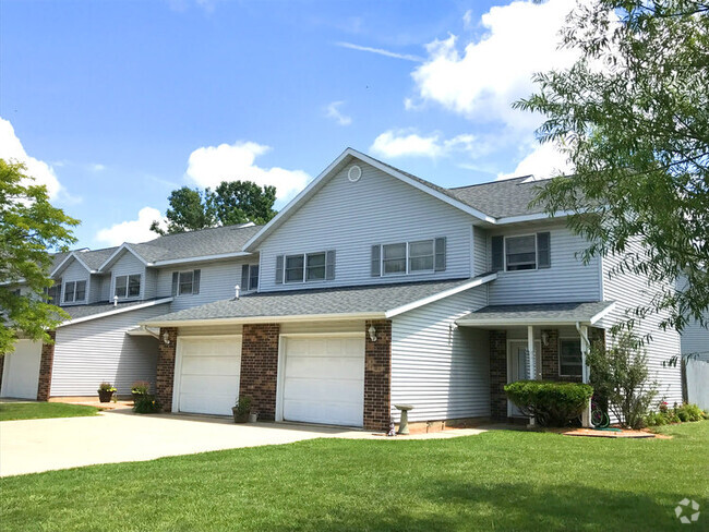 Building Photo - Courtyard Townhomes