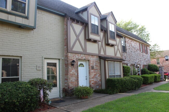 Building Photo - 14719 Barryknoll Ln Unit 56