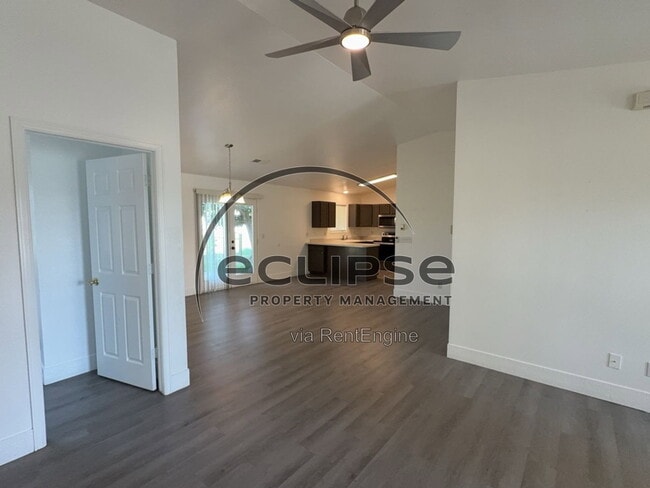 Photo - 560 Huntington Point Ln