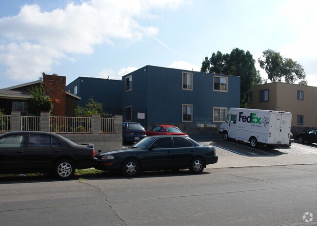 Photo - 3555-3565 42nd St