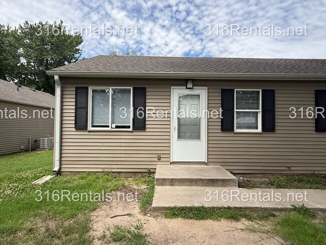 Building Photo - $595 - Available NOW! Beautiful 1 bedroom/ 1 bathroom Duplex Unit 823