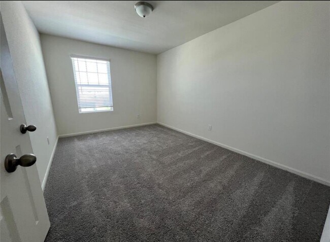 Photo - 1064 Water Oak Ln