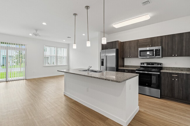 Cocina de la Fase 2 - Torino Lakes Rental Townhomes