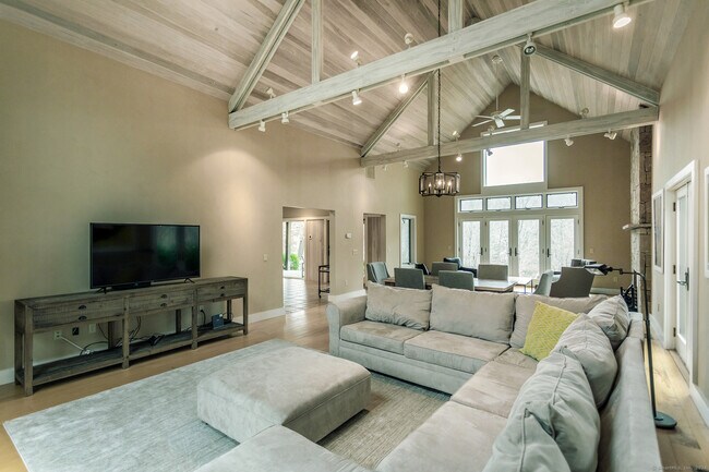 Photo - 8 River Bend Ln