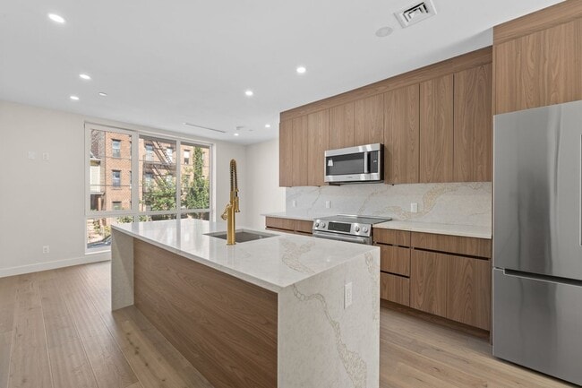 Building Photo - 310 Fenimore St