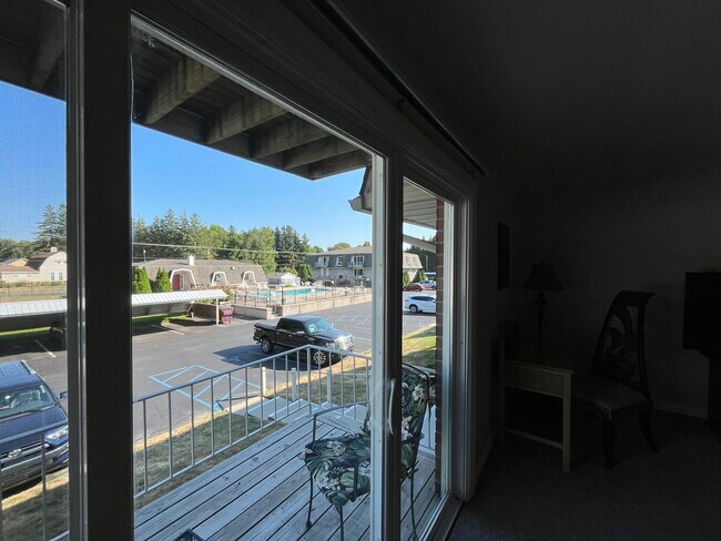 Photo - 3614 Lakeshore Dr Unidad J6