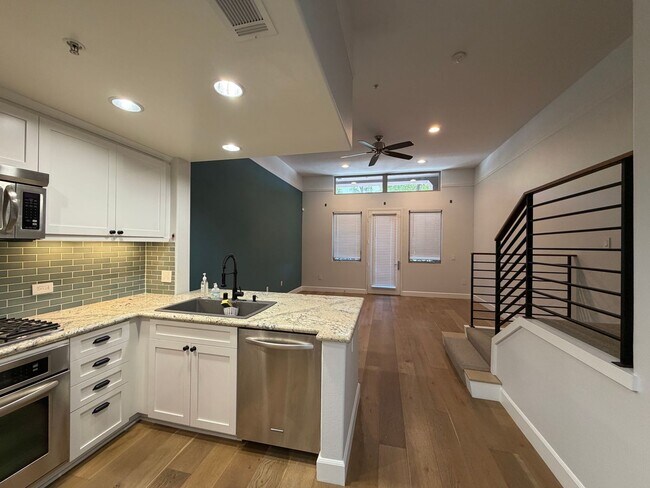 931 E Walnut St Unit 931 Walnut 107