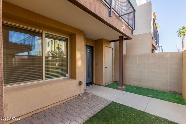 Photo - 820 N 8th Ave