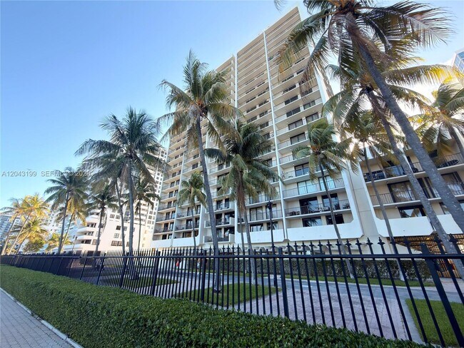 Photo - 2625 Collins Ave Unit 215