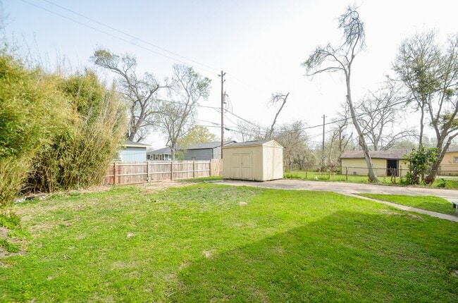 Photo - 217 Owens St