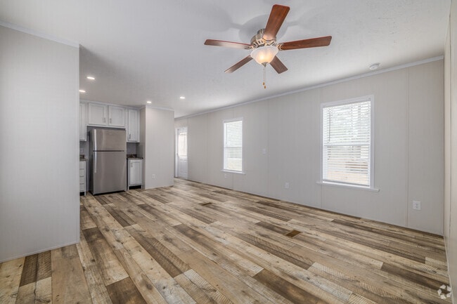 3 habitaciones, 2 baños - 960 pies cuadrados - Sala de estar, comedor - Pine Hill MHP