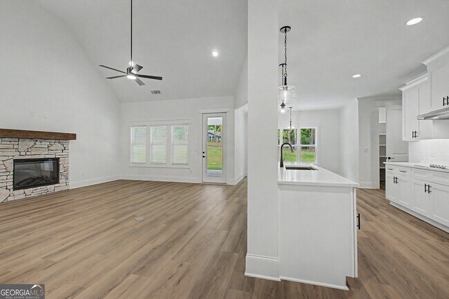 Photo - 347 E Crestwood Rd