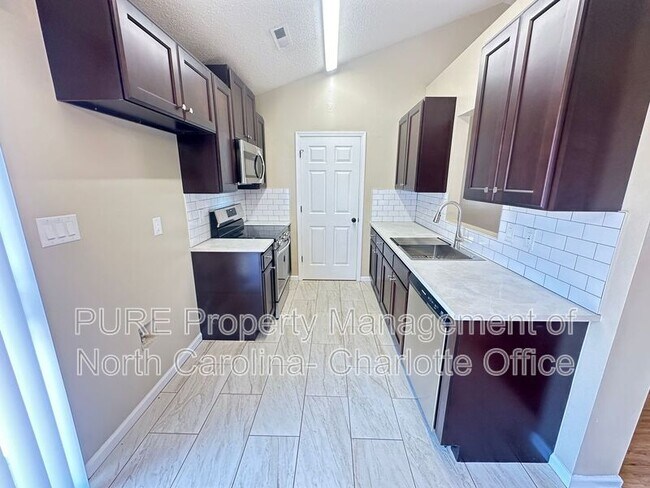 Photo - 5903 Crosswinds Ct