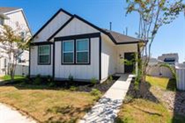 Building Photo - 350 Fabion St