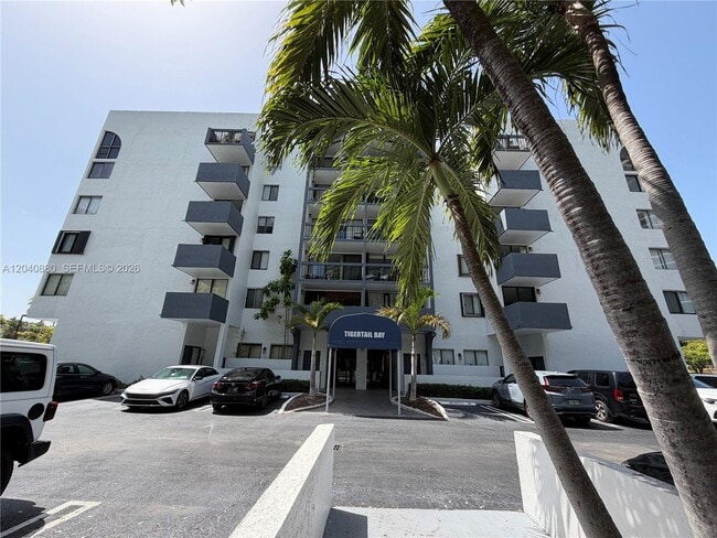 Building Photo - 2715 Tigertail Ave Unit 109