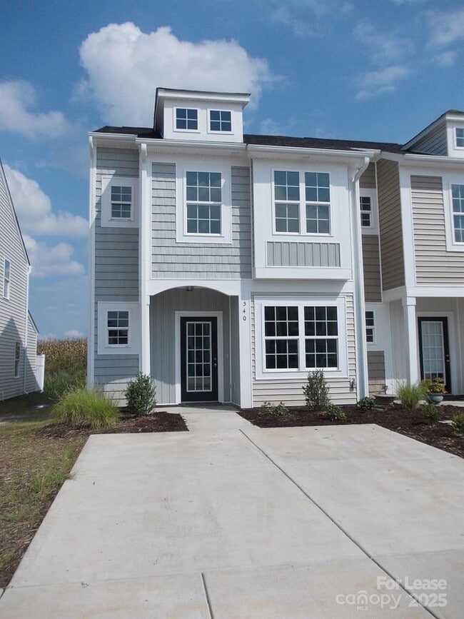 Building Photo - 340 Halton Crossing Dr SW Rental
