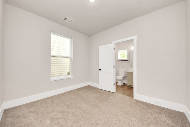 Photo - 783 Mansfield St