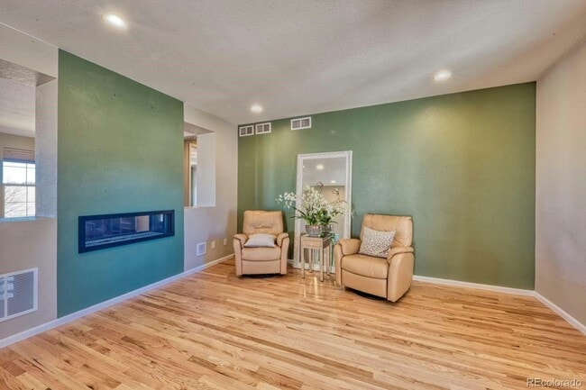 Photo - 9928 Olathe St