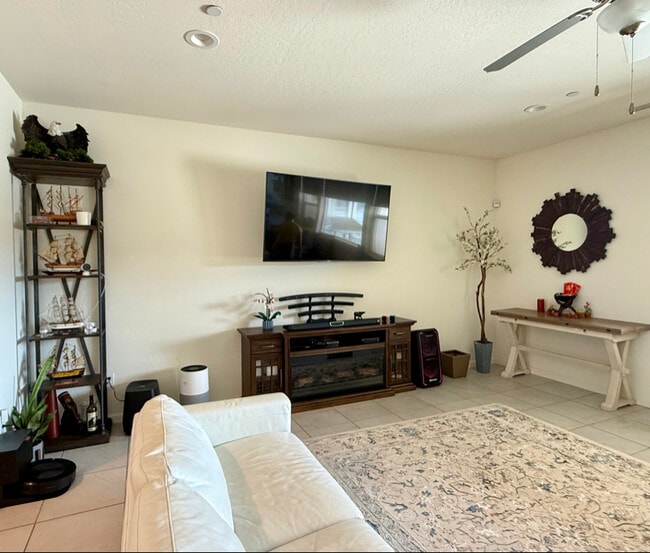 Photo - 2093 Cortner St