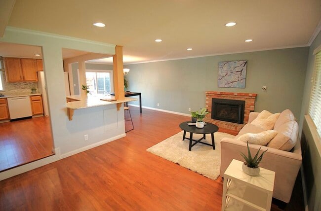 Photo - 2255 La Grama Dr