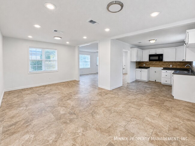 Photo - 304 SE 9th