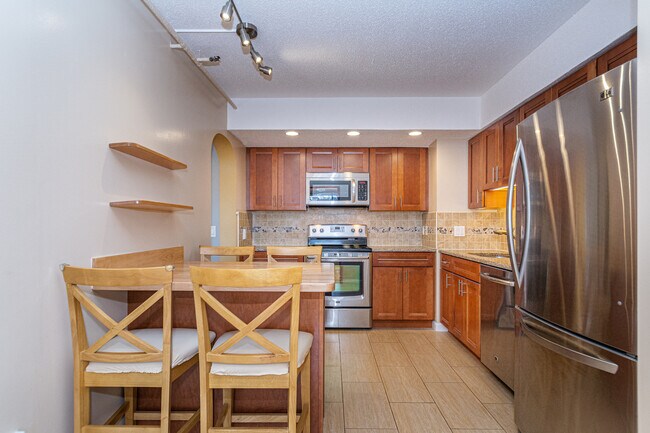 Photo - 1731 Beacon St Unidad 611