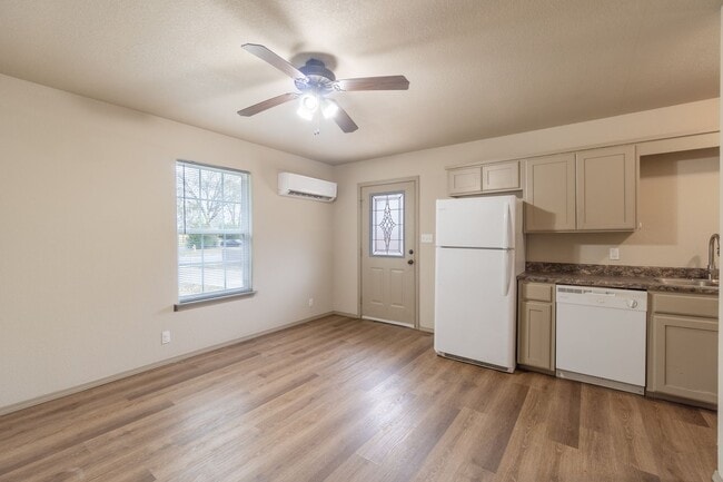 Photo - 2120 N 13th St