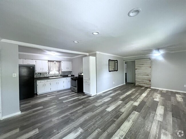Building Photo - 409 Oscar St Rental