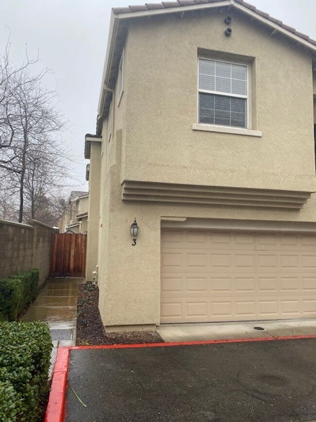 Condo with access to clubhouse and interne... - Condo with access to clubhouse and interne...