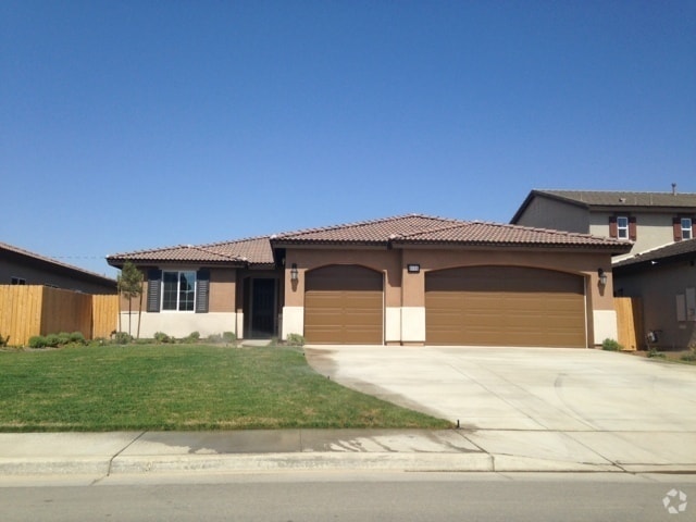 Building Photo - BEAUTIFUL 4+2 - $2550+$2550 Deposit - 93313 Rental