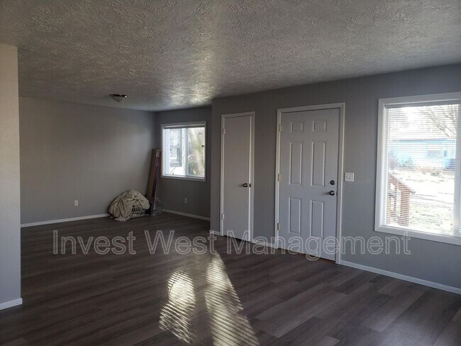 Photo - 3400-3402 E 13th St Unit 3400 E 13th St