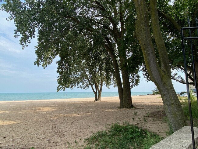 Photo - 1055 W Pratt Blvd Unidad 2A