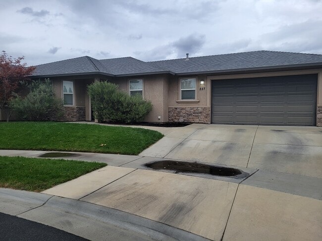 Photo - 227 Gooselake Cir
