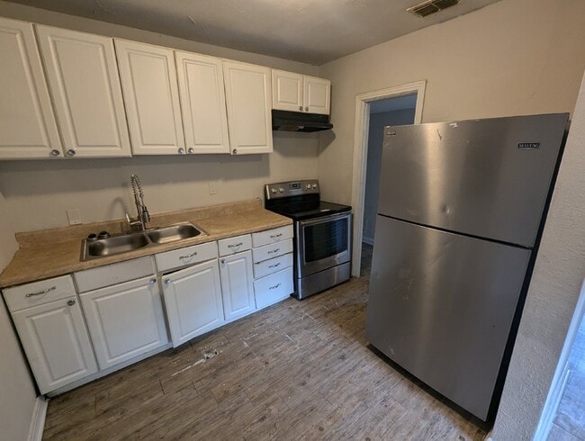 Photo - Charming 3/1 just repainted and ready for occupancy!