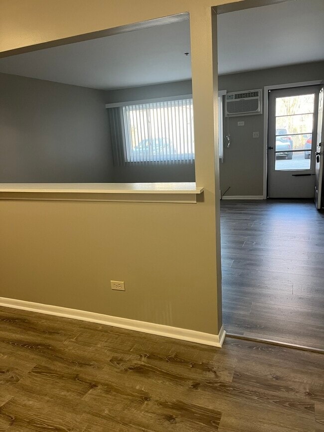 Photo - 8817 S Roberts Rd Unit 5