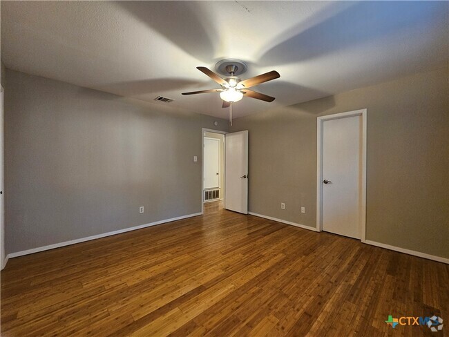 Building Photo - 6500 Columbia Oaks Ct Rental