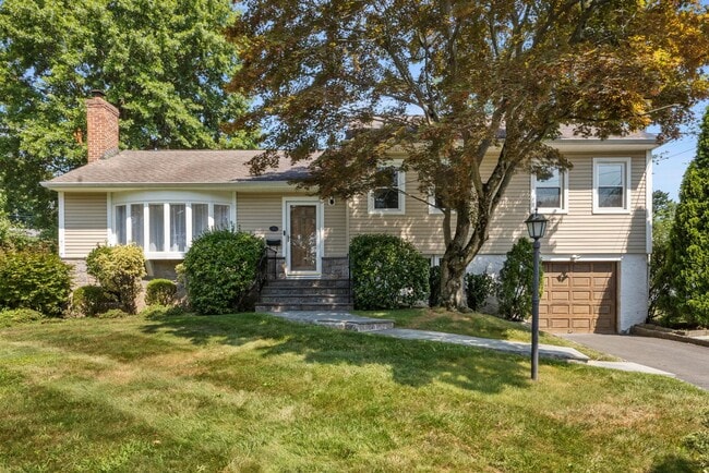 Building Photo - 15 Bonnie Meadow Rd Rental