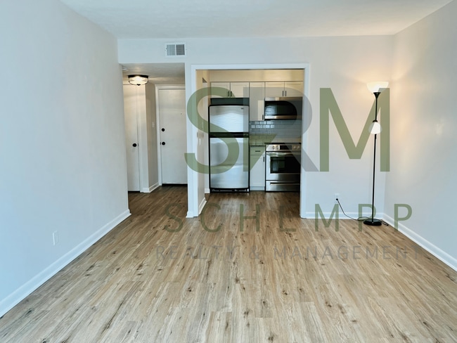 Photo - Remodeled one bedroom condo off Gardiner Lane with pool access
