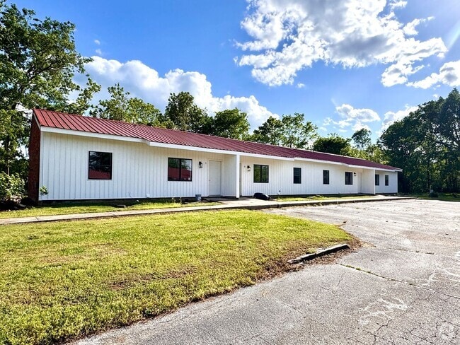 Building Photo - Newly Remodeled • 2/1 in Cave City! Unit Apt #8