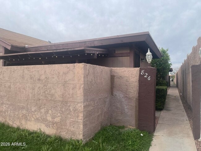 Building Photo - 826 S Casitas Dr