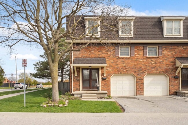 Photo - Gorgeous 3 Bedroom Townhome in Pondmills