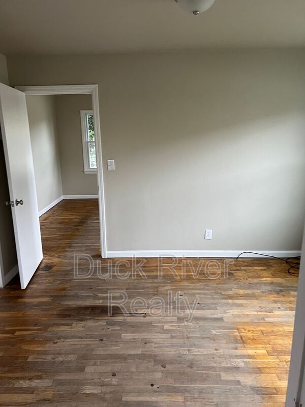 Photo - 610 E 8th St