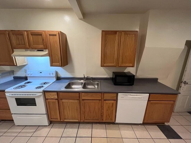 Photo - 410 N 12th Ave E
