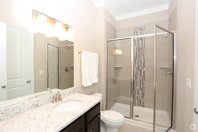 1BR, 1BA - 788 SF - Bathroom - Traditions' Landing