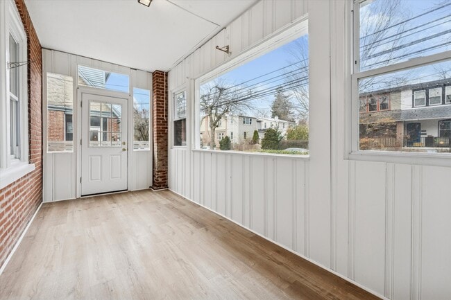 Photo - 10 W Jefferson St