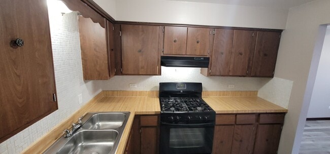 Photo - 10425 Mason - 10624 Major Apartments