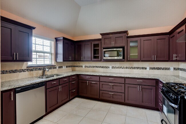 Photo - 1102 SW Horizon St